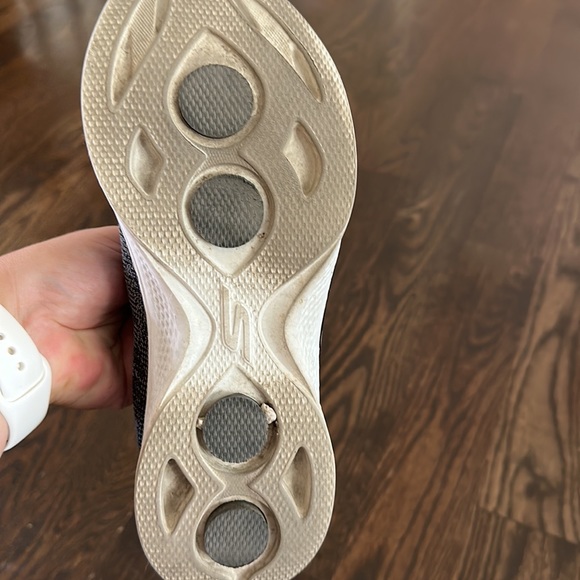 SKETCHERS SLIP ON RUNNERS - Picture 2 of 3